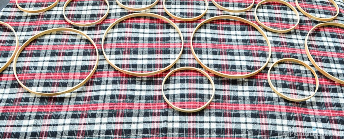 DIY Christmas Sign - Easy Embroidery Hoop Art